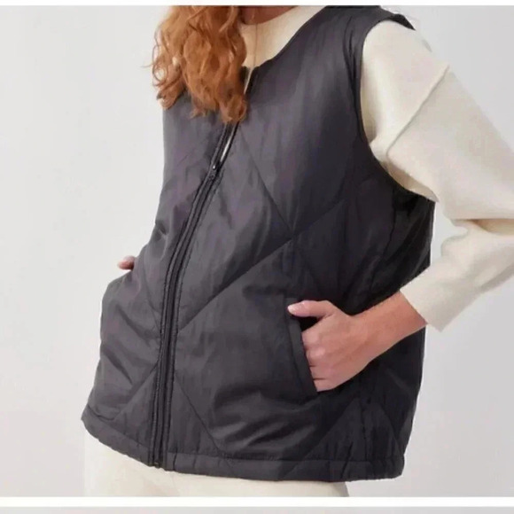 Socialite Quilted Vest - Picture 3 of 4